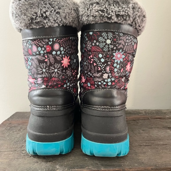 Size 4 Cougar Girls Snow Boots. - Picture 6 of 6